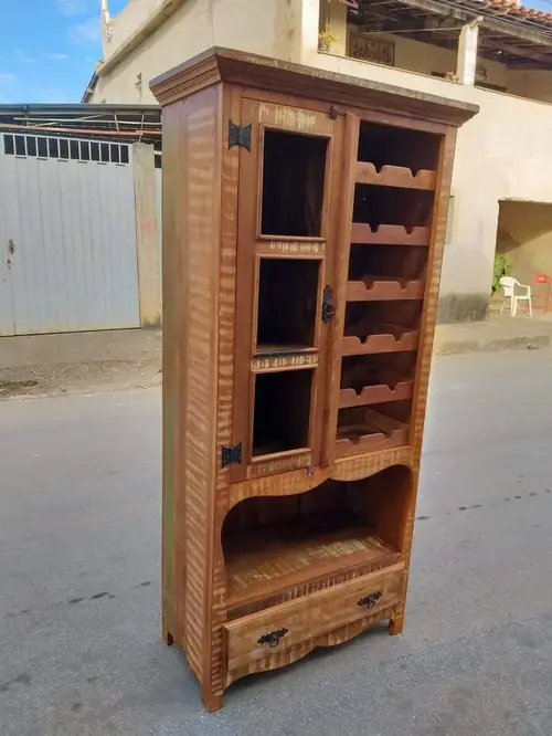 Mesa de centro com tampo de azulejos